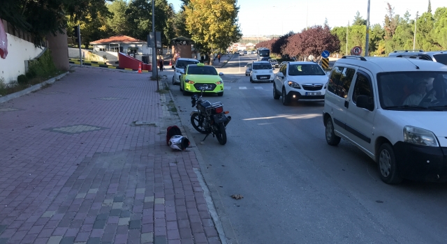 Bilecik’te motosiklet, otomobil ve yayanın karıştığı kazada 2 kişi yaralandı