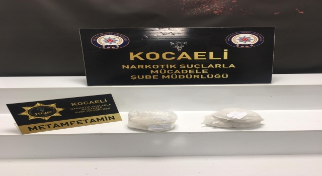Kocaeli’de 2 kilogram uyuşturucu ele geçirilen aracın sürücüsü gözaltına alındı