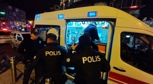 Kocaeli’de bıçaklı kavgada yaralanan kişi hastaneye kaldırıldı