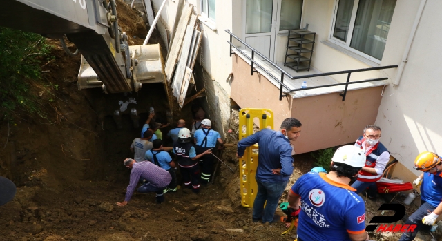 Tekirdağ'da toprak altında kalan 2 işçi kurtarıldı