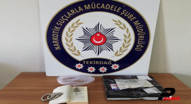 Tekirdağ'da içine esrar gizlenmiş kitabı kargodan almaya gelen kişiye gözaltı