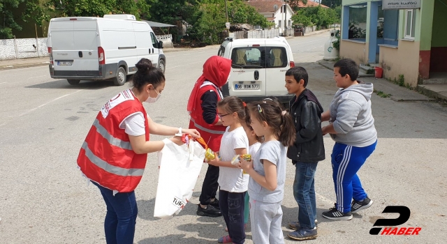 Türk Kızılay, çocukların bayram sevincine ortak oldu