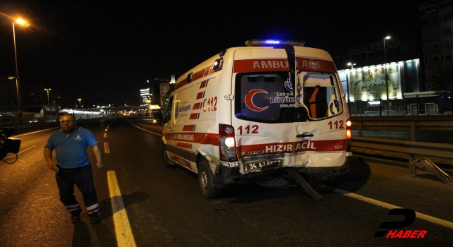 Ambulansa çarpan otomobilin sürücüsü ağır yaralandı