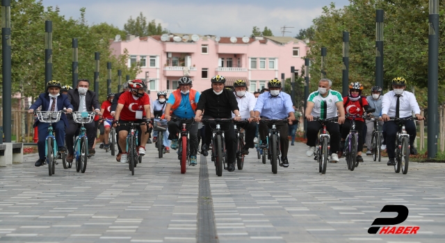 Başkan Yüce bisikletseverlerle şehir turuna katıldı
