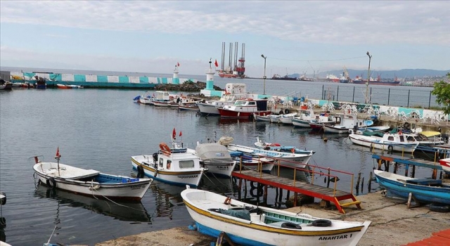 Kısıtlamanın kaldırılmasının ardından tekne balıkçılarının yüzü "istavrit" ile güldü