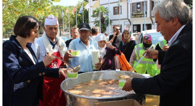 Osmaneli Belediyesi 3 bin kişiye aşure dağıttı
