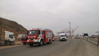 Kocaeli’de çelik fabrikasının malzeme deposunda çıkan yangın söndürüldü