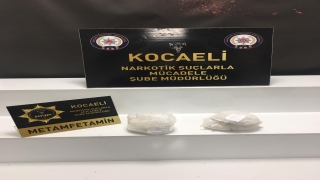 Kocaeli’de 2 kilogram uyuşturucu ele geçirilen aracın sürücüsü gözaltına alındı
