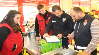 Söğütlü’de zabıta ekiplerinden market denetimi