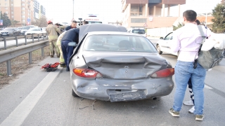 Pendik’te zincirleme trafik kazasında araçta sıkışan kadın yaralandı