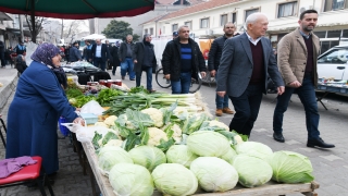 Lapseki Belediye Başkanı Yılmaz pazar esnafının yeni yılını kutladı