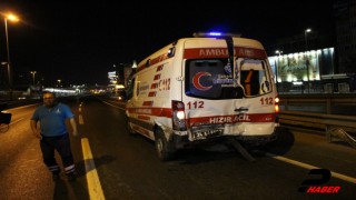 Ambulansa çarpan otomobilin sürücüsü ağır yaralandı